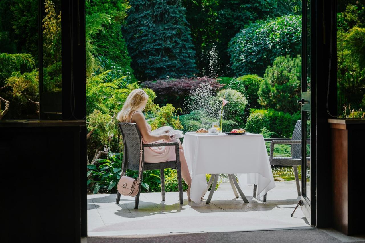 Booking Hotel & Spa Krakow Luaran gambar The Garden at The Ivy Collection