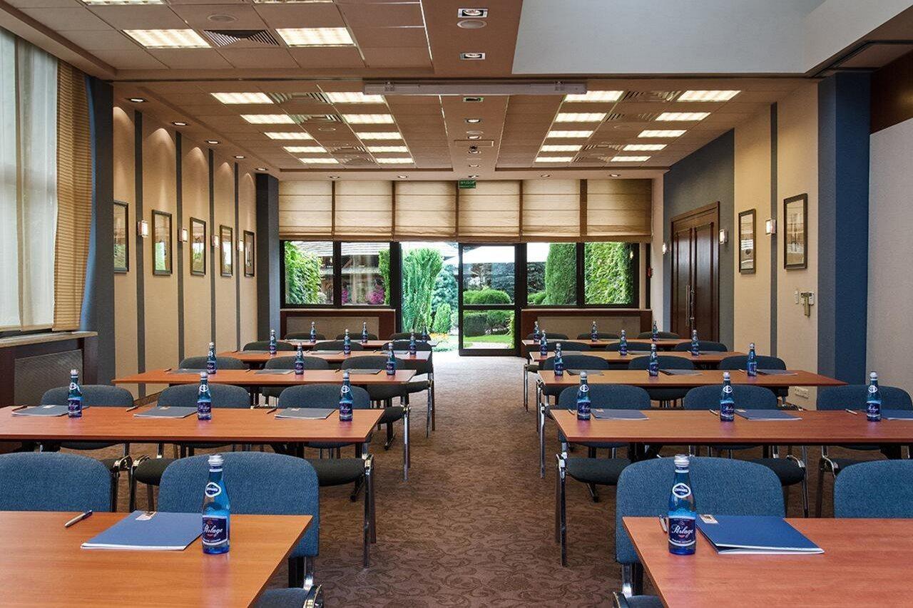 Booking Hotel & Spa Krakow Luaran gambar The conference room at the Center for International Studies