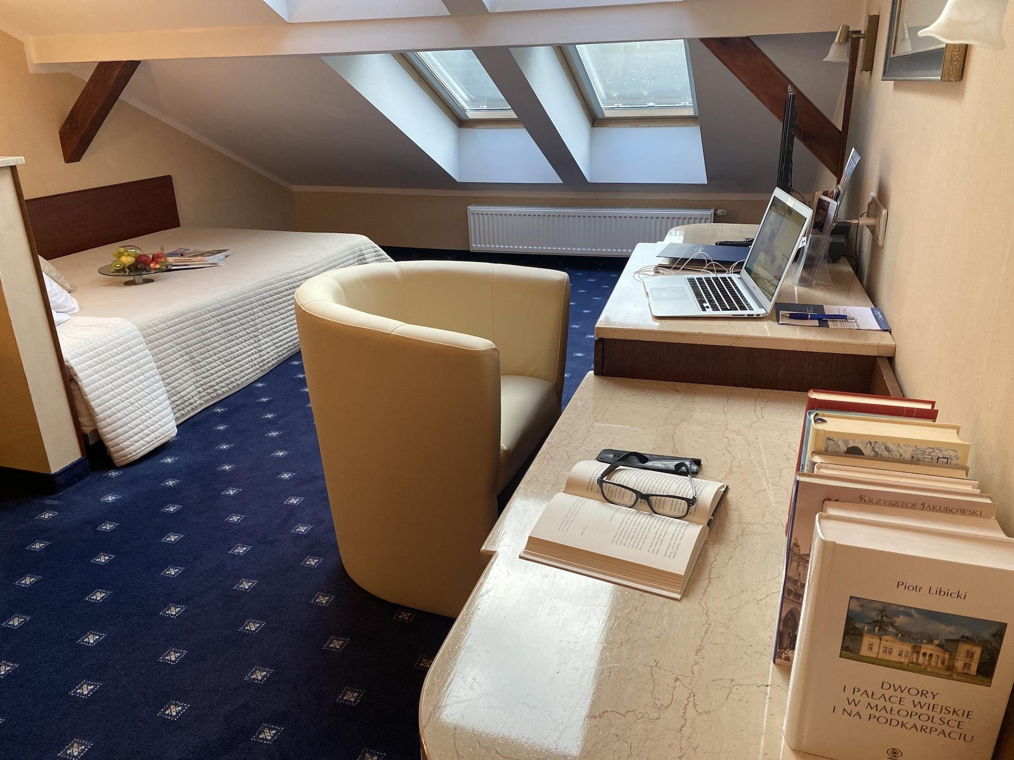 Booking Hotel & Spa Krakow Luaran gambar A room at the Hotel de l'Europe