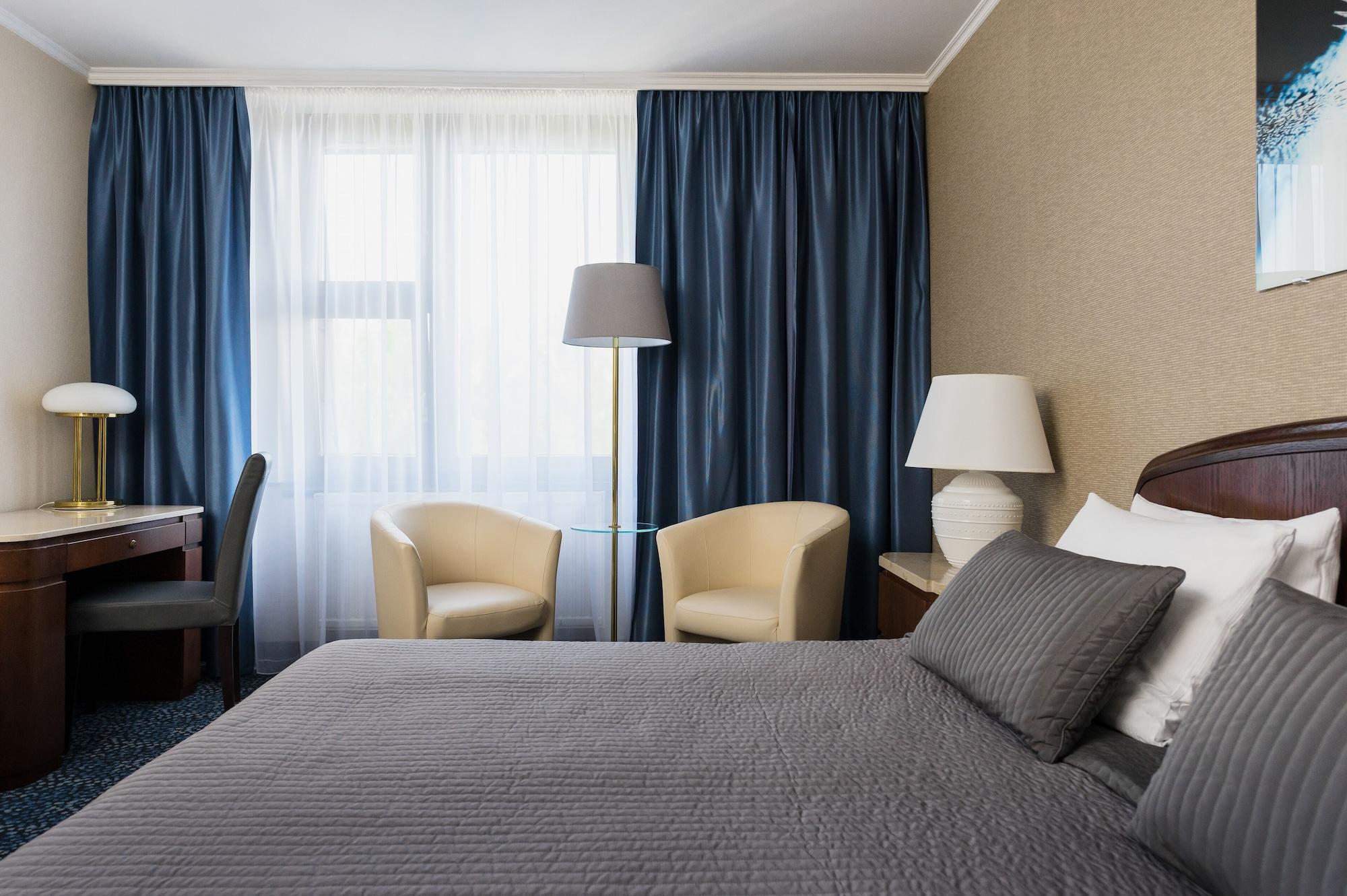 Booking Hotel & Spa Krakow Luaran gambar A room at the hotel