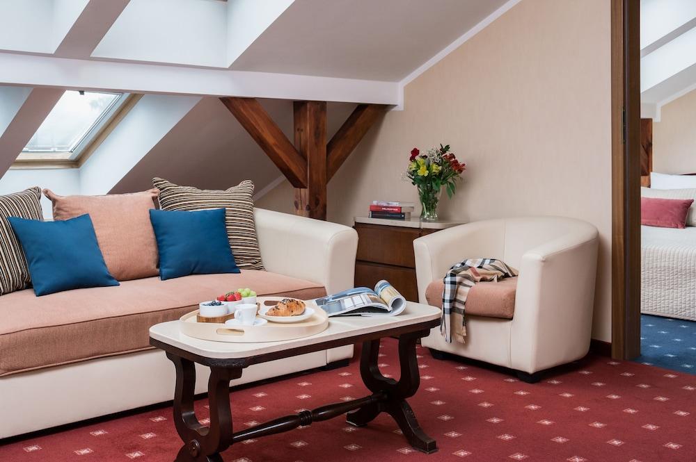 Booking Hotel & Spa Krakow Luaran gambar A suite at the Hotel de la Ville