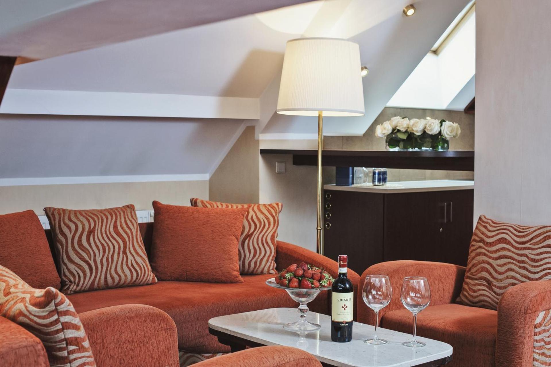 Booking Hotel & Spa Krakow Bilik gambar The interior of a suite